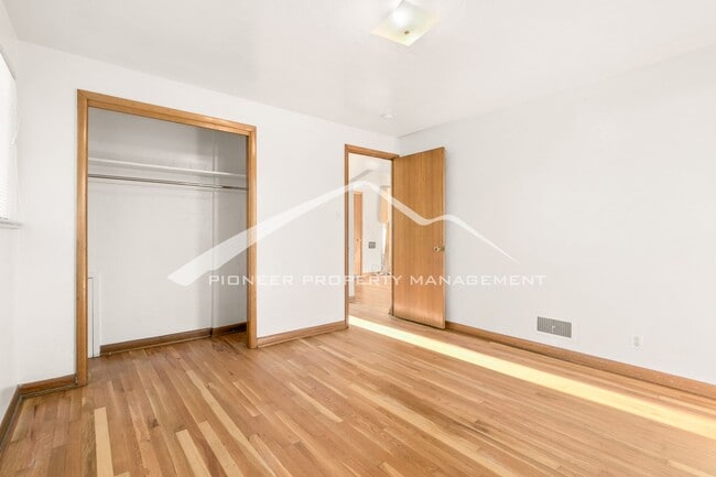 Building Photo - Spacious Duplex with Central AC and Washer...