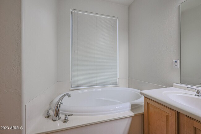 Building Photo - 24645 N 45th Dr