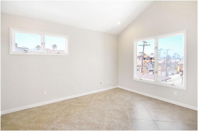 Building Photo - Oceanfront Penthouse in Huntington Beach!!