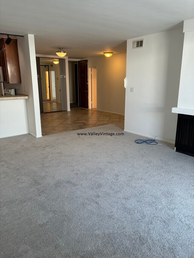 Building Photo - 11687 S Montana Ave