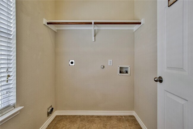 Building Photo - 1701 Kennessaw Dr