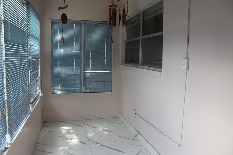 Building Photo - 4821 NW 22nd Ct