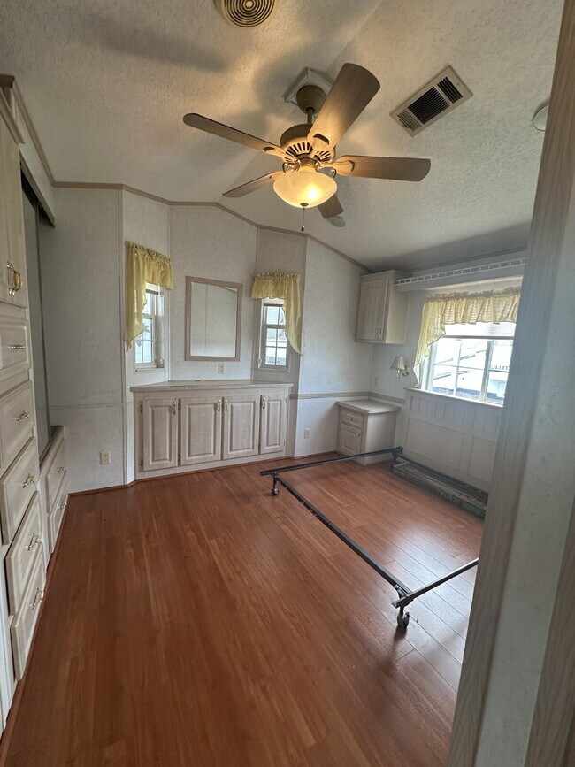 Building Photo - Cozy and Convenient Water Front 2/1 in St. Cloud's Shelter Cove