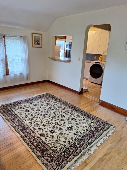 Primary Photo - 384 Hall Ave