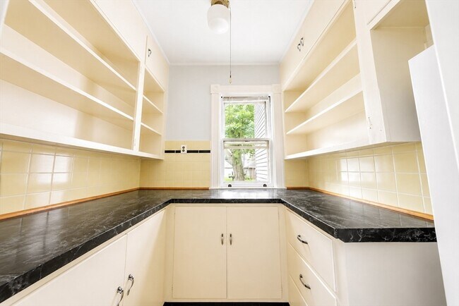 Building Photo - 332 Forest Park Ave