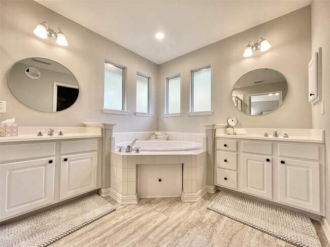 Building Photo - 46 Flickering Sun Ct