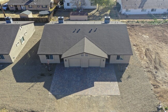 Building Photo - 3027 N Corrine Dr