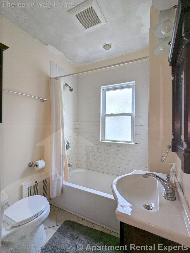 Building Photo - Davis Square 3BR - 8 Mins to T - Dishwasher