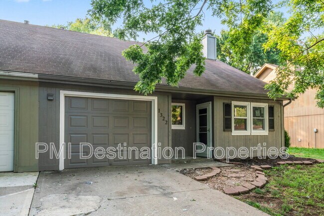 Building Photo - 1322 N Harvey Dr