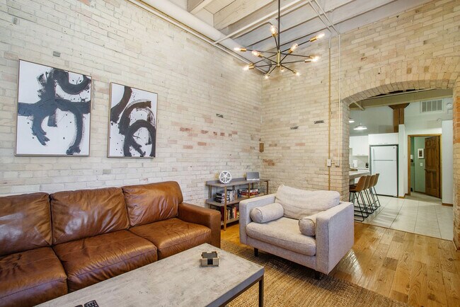 Building Photo - 110 N Harbor Dr