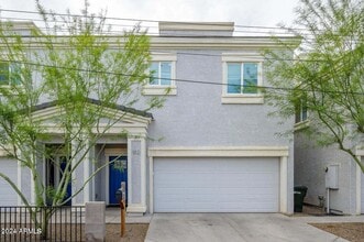 Building Photo - 1341 E Polk St