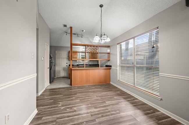 Building Photo - 692 John Henry Dr