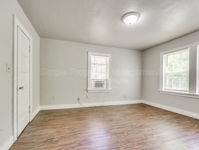 Building Photo - 1524 SW Binkley St