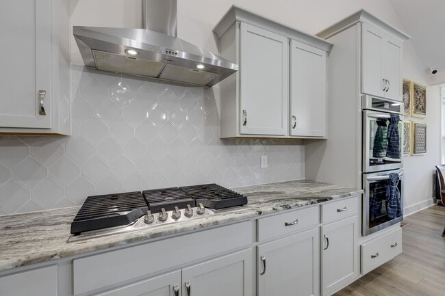 Building Photo - 5043 High Pk Hl Dr