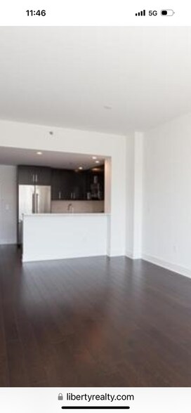 Building Photo - 1100 Maxwell Ln