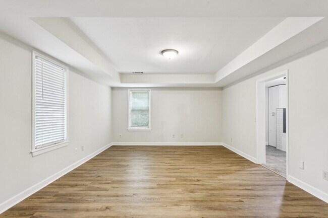 Building Photo - 5032 Hickory Hills Dr