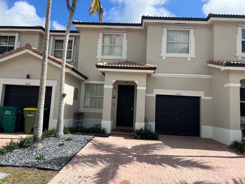 Building Photo - 1017 NE 42nd Ave