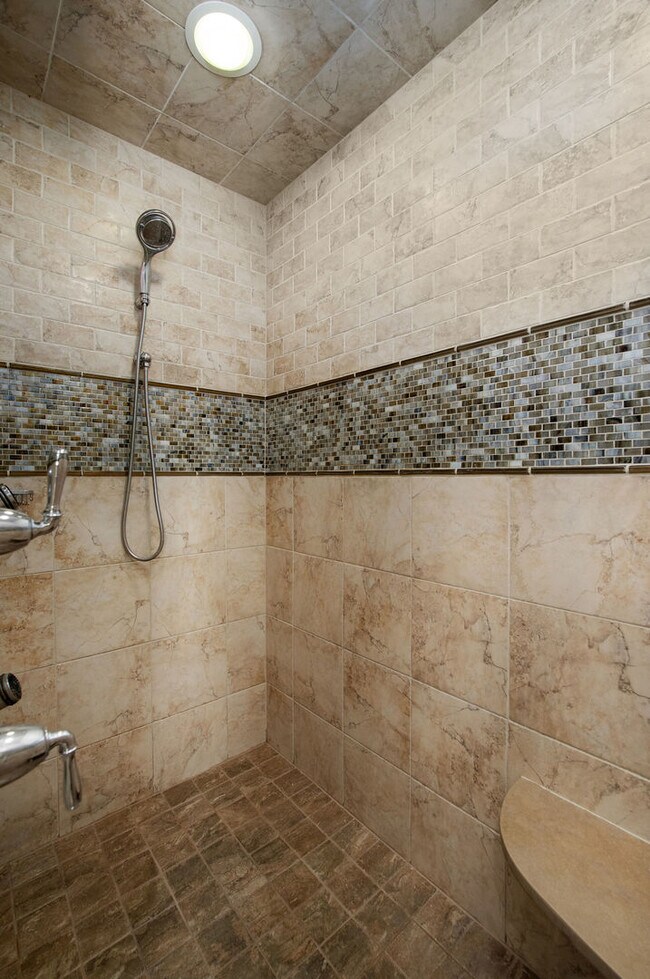Building Photo - 9445 Avers Ave