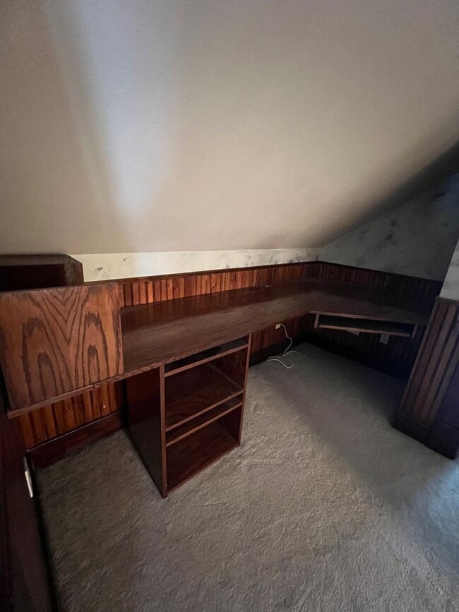 Building Photo - Spacious 4 Bedroom, 2 Bathroom Home