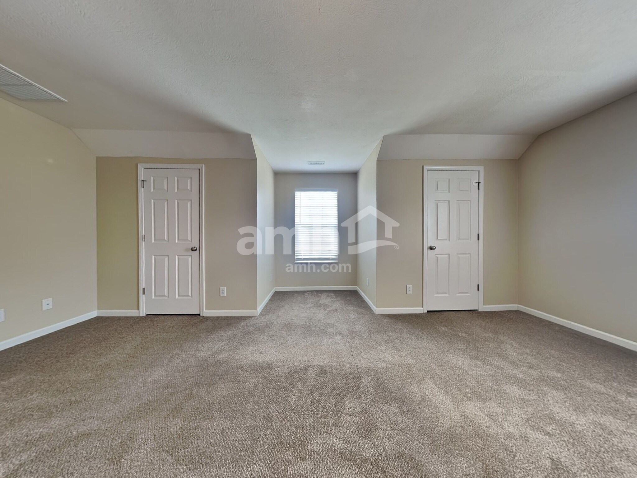 Building Photo - 4624 Aylesbury Dr