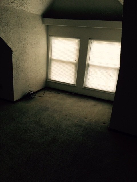 living room - 325 Eicher Ave