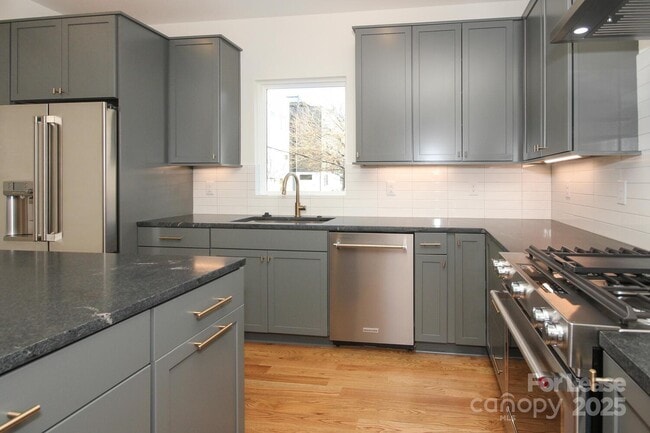 Building Photo - 1110 Greenleaf Ave