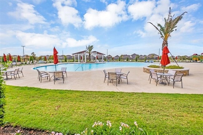 Building Photo - 24527 Royal Pike Dr