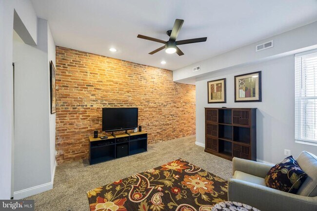 Building Photo - 314 E 22nd St