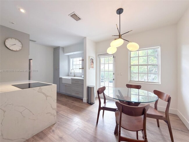 Building Photo - 2750 SW 28th Ct