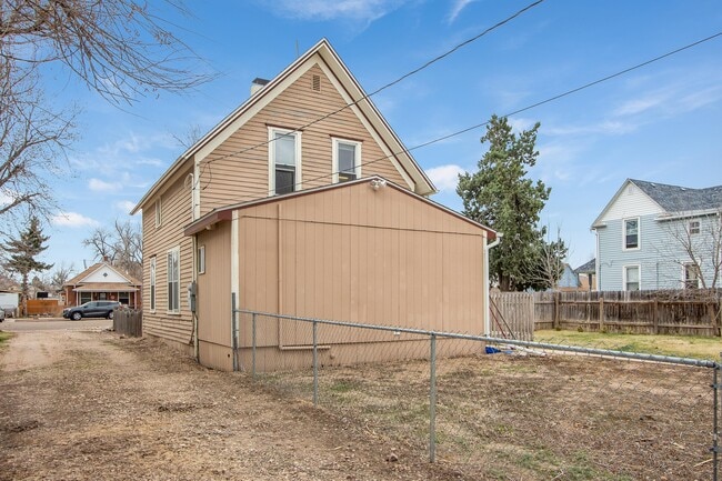 Building Photo - 1225 4th St