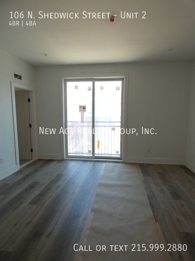 Building Photo - Large Four Bedroom Four Bathroom Apartment...