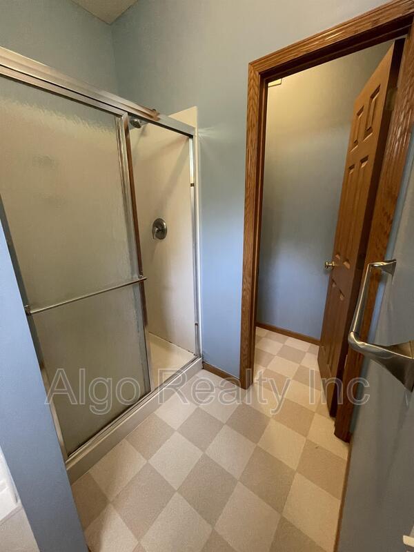 Building Photo - 1694 Oakbrooke Ct