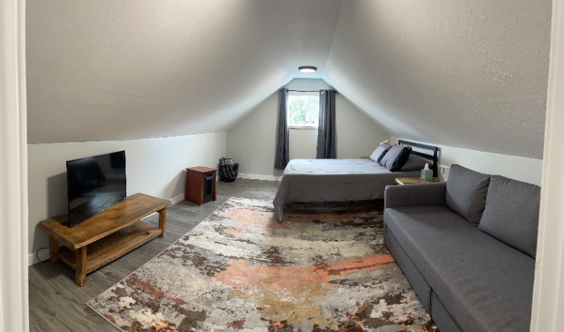 Primary Photo - 708 11th Ave W