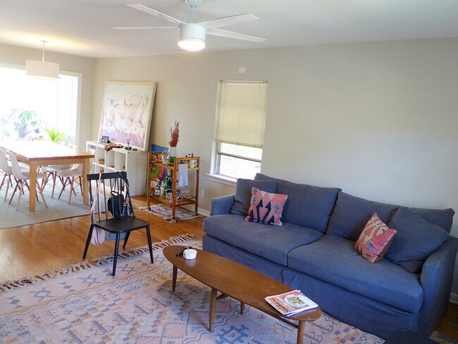 Building Photo - 310 West Mistletoe Avenue