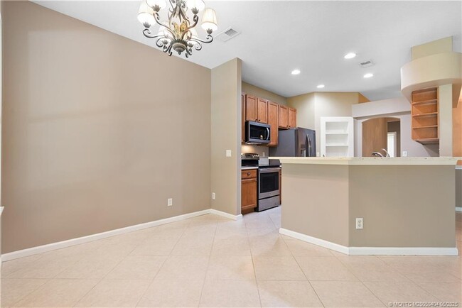 Building Photo - 4633 NW Red Maple Dr