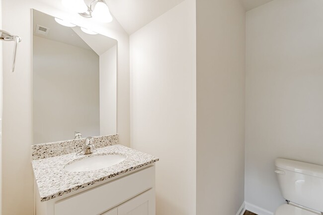 Building Photo - Like-New 4 Bedroom Home in Boulder Ridge –...