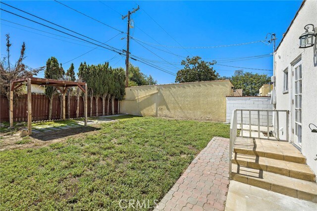 Building Photo - 921 N Clementine St