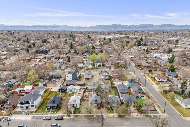 Building Photo - Charming 2BR House in Denver