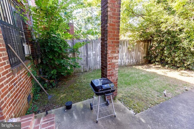 Building Photo - 430 Mellon St SE