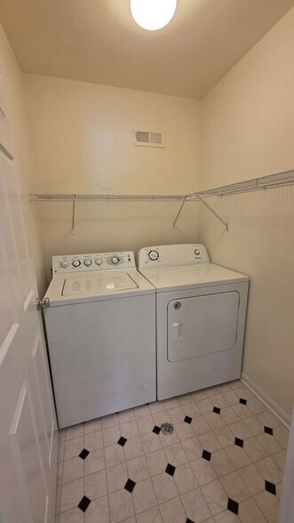 Building Photo - 1547 Cass Lake Rd