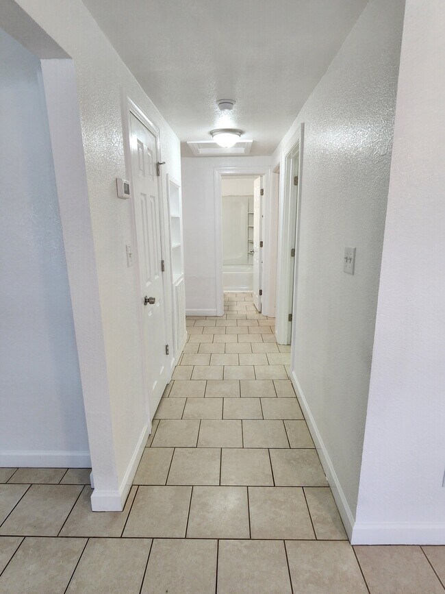 Building Photo - Frank Dr