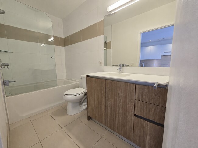 Building Photo - Luxury Urband Living - Top Level Linea Condo with 2 Bed / 2 Bath