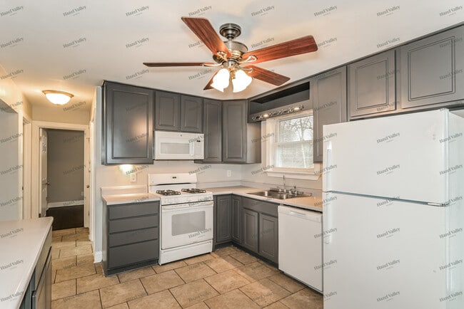 Building Photo - 118 Martigney Dr