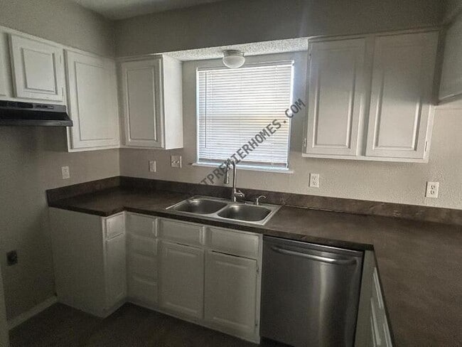 Building Photo - 12909 E 28th Pl