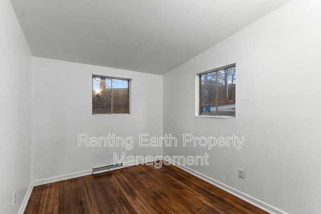 Building Photo - 801 Thomas Ave