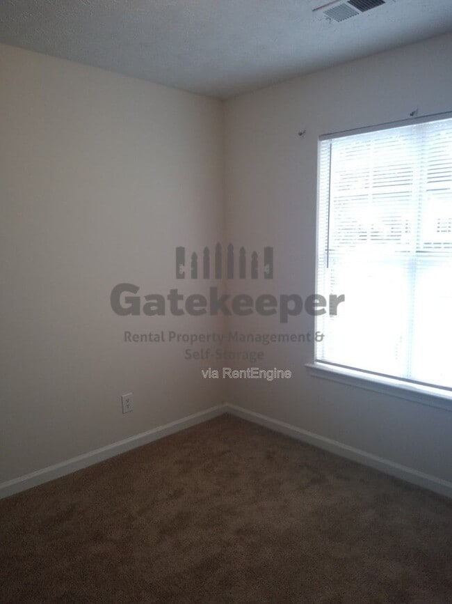 Building Photo - 688 River Mist Dr