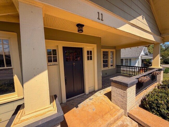 Building Photo - 11 Perry Rd