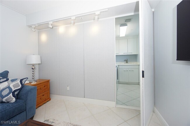 Building Photo - 7225 Pelican Bay Blvd