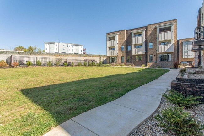 Building Photo - 732 Inspiration Blvd