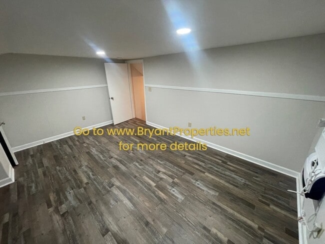 Building Photo - Single Family